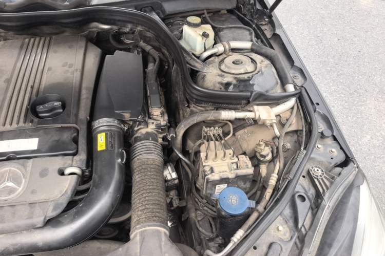 Used Mercedes-Benz E-Class 2013 E 260 L CGI Elegant Model Engine Bay Left