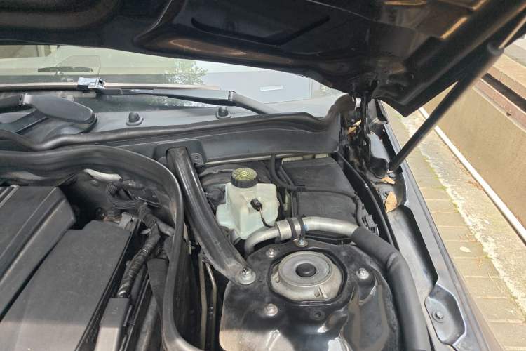 Used Mercedes-Benz E-Class 2013 E 260 L CGI Elegant Model Engine Bay Left