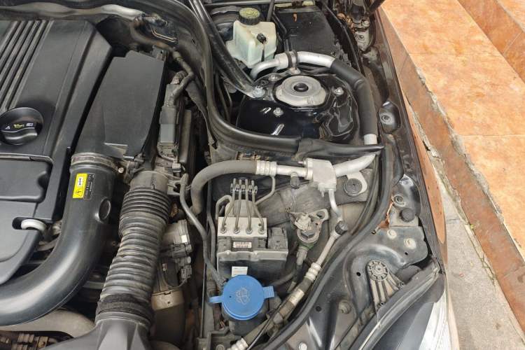 Used Mercedes-Benz E-Class 2013 E 260 L CGI Elegant Model Engine Bay Left
