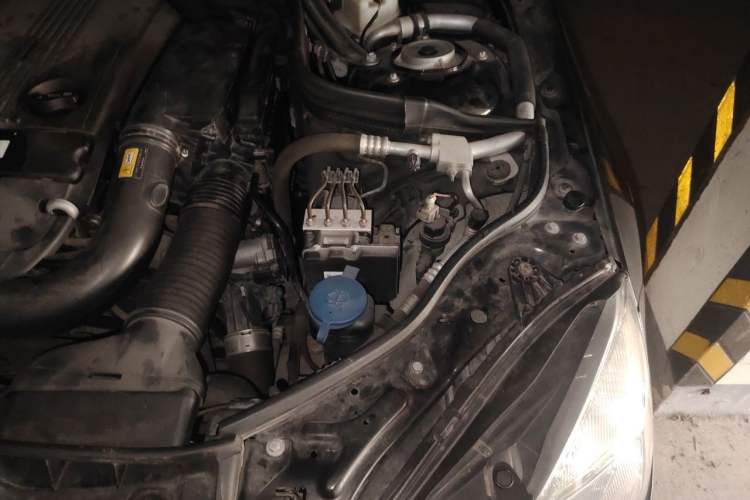 Used Mercedes-Benz E-Class 2013 E 260 L CGI Elegant Model Engine Bay Left