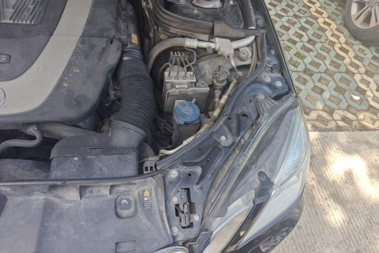 Used Mercedes-Benz E-Class 2013 E 300 L Stylish Luxury Model Engine Bay Left