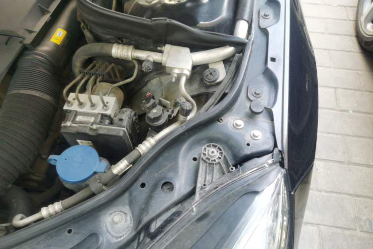 Used Mercedes-Benz E-Class 2013 E 300 L Elegant Model Engine Bay Left