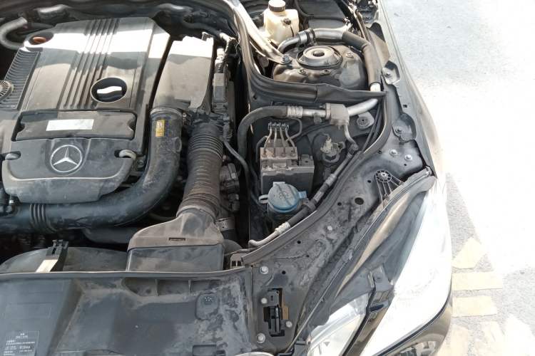 Used Mercedes-Benz E-Class 2013 E 260 L CGI Stylish Model Engine Bay Left