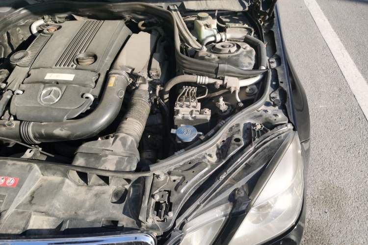 Used Mercedes-Benz E-Class 2013 E 260 L CGI Elegant Model Engine Bay Left