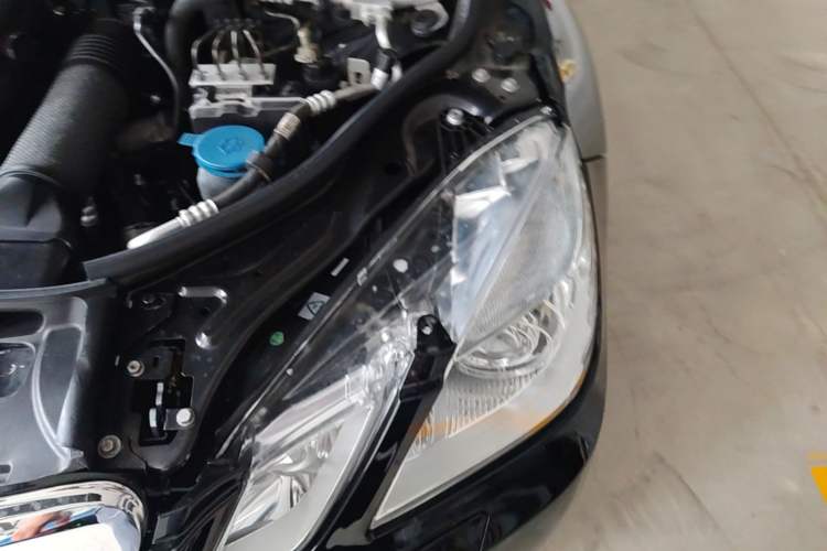 Used Mercedes-Benz E-Class 2013 E 260 L CGI Stylish Model Engine Bay Left
