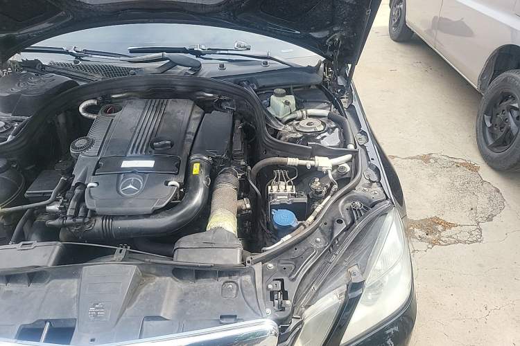 Used Mercedes-Benz E-Class 2013 E 260 L CGI Stylish Model Engine Bay Left