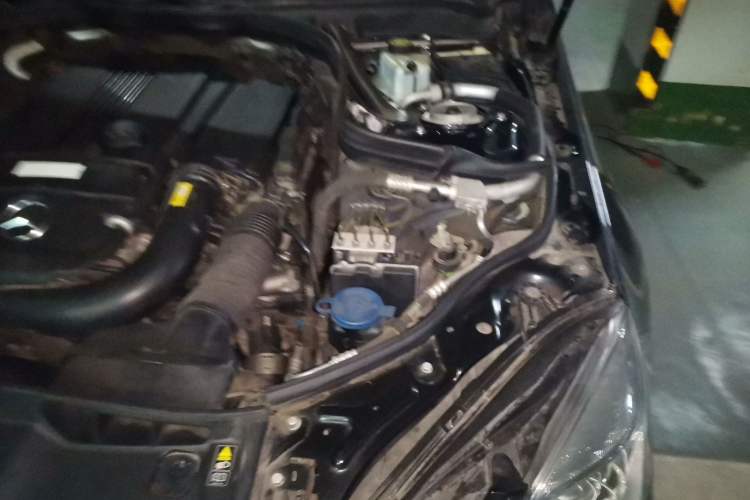 Used Mercedes-Benz E-Class 2013 E 260 L CGI Stylish Model Engine Bay Left