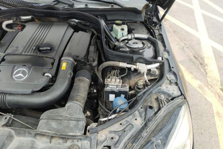Used Mercedes-Benz E-Class 2013 E 260 L CGI Stylish Model Engine Bay Left
