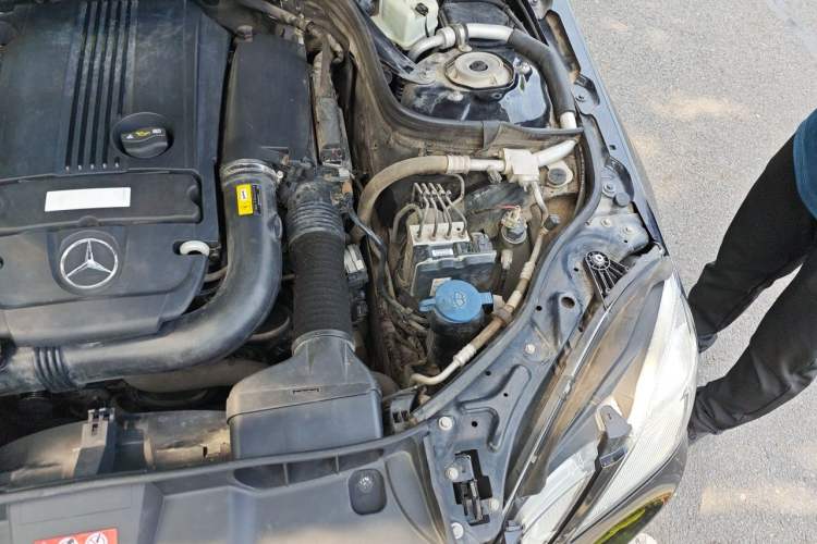 Used Mercedes-Benz E-Class 2013 E 260 L CGI Elegant Model Engine Bay Left