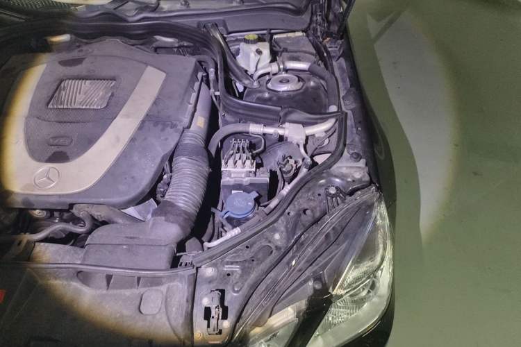 Used Mercedes-Benz E-Class 2013 E 300 L Elegant Model Engine Bay Left