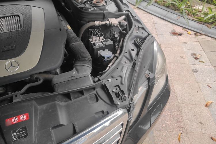 Used Mercedes-Benz E-Class 2013 E 300 L Stylish Luxury Model Engine Bay Left