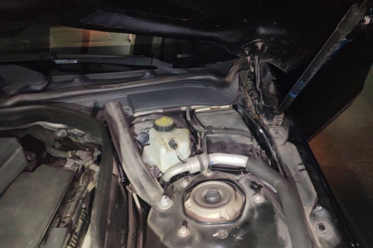 Used Mercedes-Benz E-Class 2013 E 260 L CGI Elegant Model Engine Bay Left