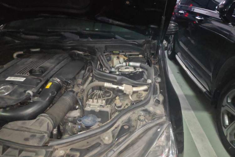 Used Mercedes-Benz E-Class 2013 E 260 L CGI Stylish Model Engine Bay Left