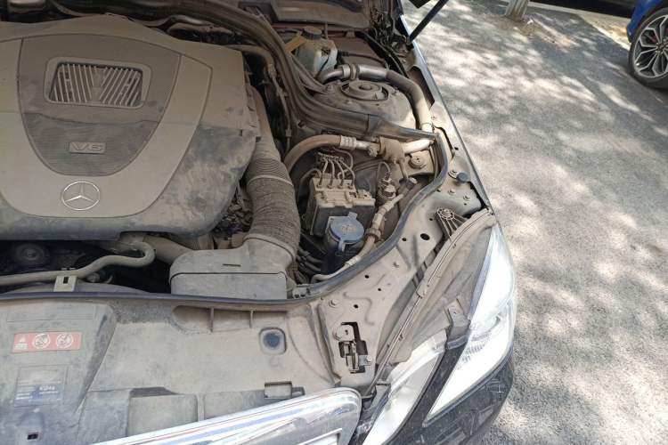 Used Mercedes-Benz E-Class 2013 E 300 L Elegant Model Engine Bay Left