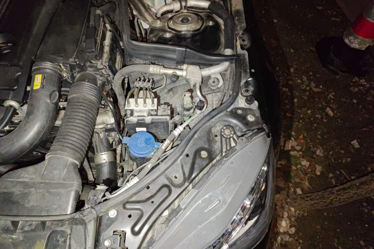 Used Mercedes-Benz E-Class 2013 E 260 L CGI Elegant Model Engine Bay Left