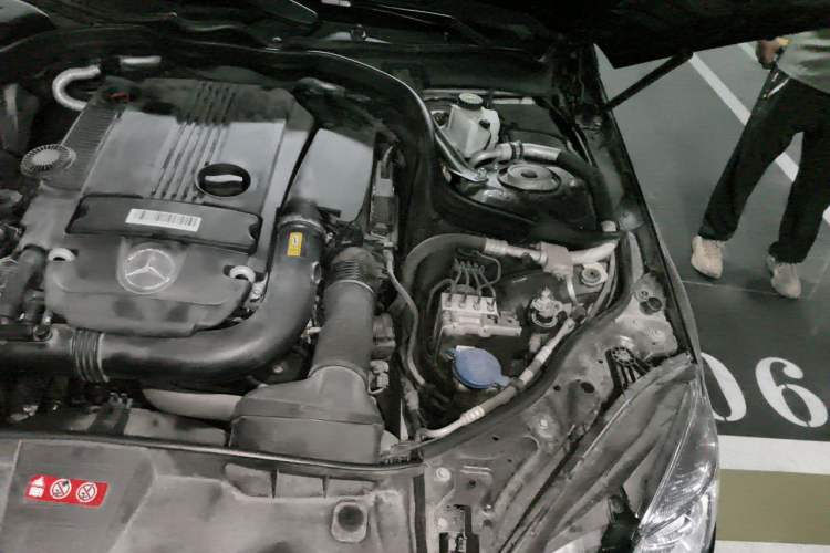 Used Mercedes-Benz E-Class 2013 E 260 L CGI Stylish Model Engine Bay Left