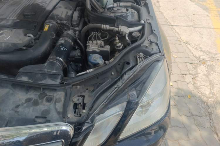Used Mercedes-Benz E-Class 2013 E 260 L CGI Elegant Model Engine Bay Left