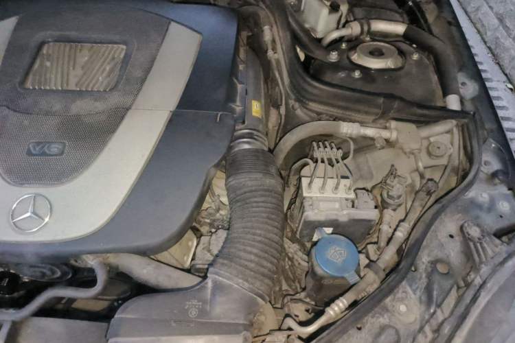 Used Mercedes-Benz E-Class 2013 E 300 L Elegant Model Engine Bay Left