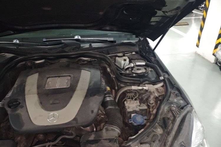 Used Mercedes-Benz E-Class 2013 E 300 L Stylish Model Engine Bay Left
