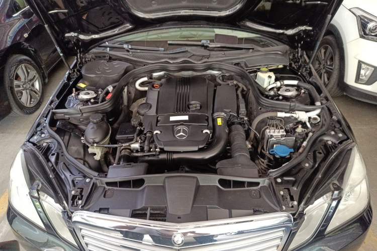 Used Mercedes-Benz E-Class 2013 E 260 L CGI Elegant Model Engine Bay