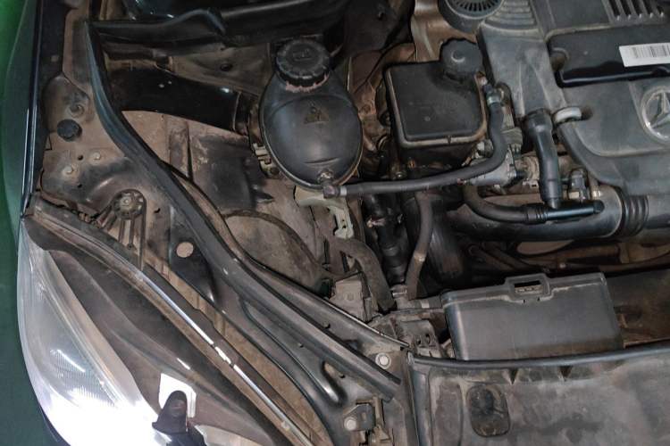 Used Mercedes-Benz E-Class 2013 E 260 L CGI Stylish Model Engine Bay Right