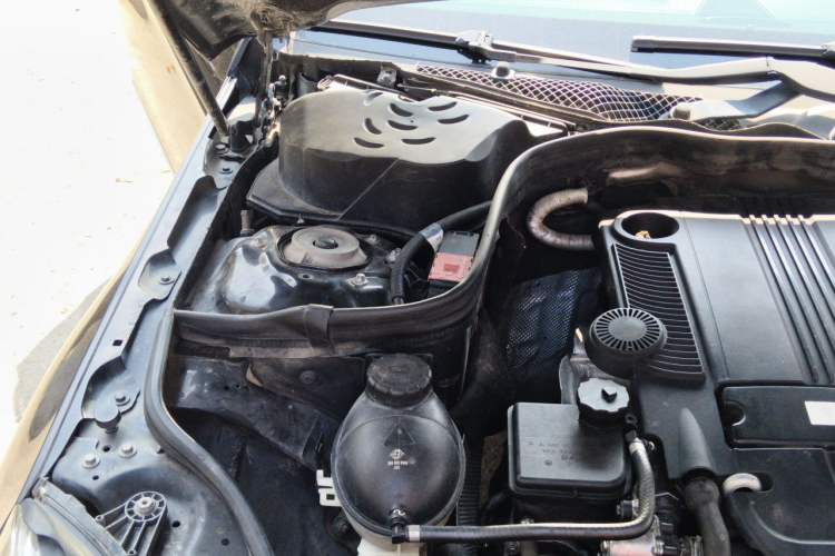 Used Mercedes-Benz E-Class 2013 E 260 L CGI Stylish Model Engine Bay Right