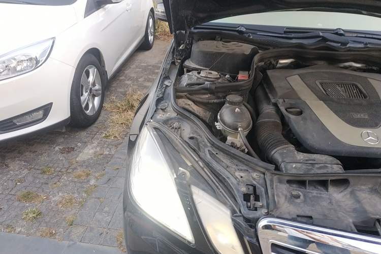 Used Mercedes-Benz E-Class 2013 E 300 L Stylish Model Engine Bay Right