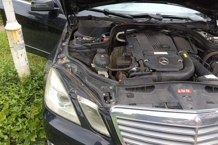 Used Mercedes-Benz E-Class 2013 E 260 L CGI Elegant Model Engine Bay Right