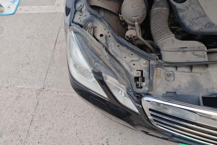 Used Mercedes-Benz E-Class 2013 E 300 L Stylish Model Engine Bay Right