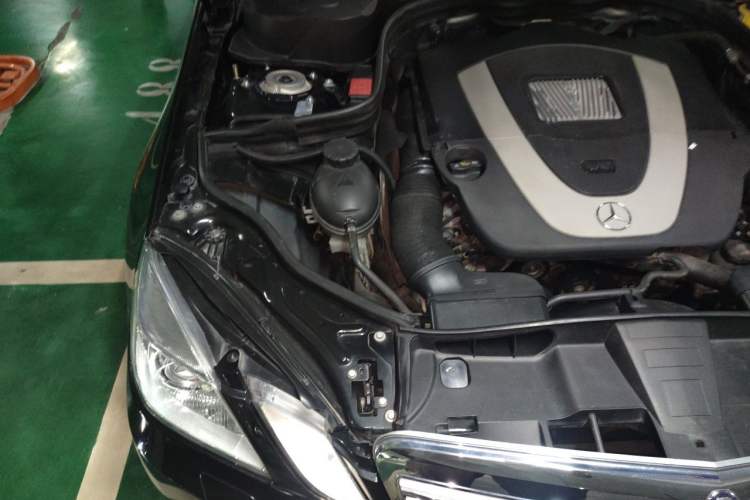 Used Mercedes-Benz E-Class 2013 E 300 L Elegant Model Engine Bay Right