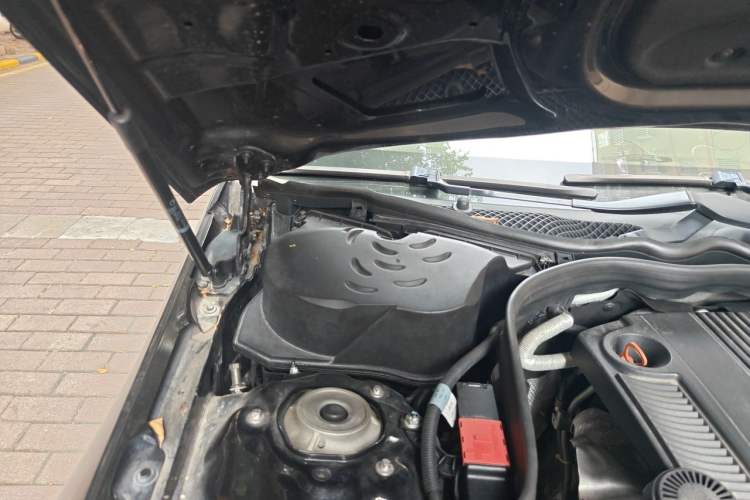 Used Mercedes-Benz E-Class 2013 E 260 L CGI Elegant Model Engine Bay Right