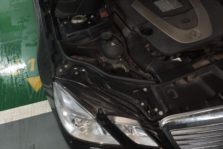 Used Mercedes-Benz E-Class 2013 E 300 L Elegant Model Engine Bay Right