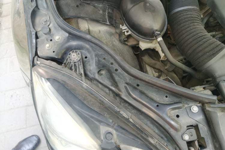 Used Mercedes-Benz E-Class 2013 E 300 L Elegant Model Engine Bay Right