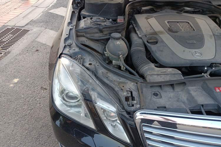 Used Mercedes-Benz E-Class 2013 E 300 L Elegant Model Engine Bay Right