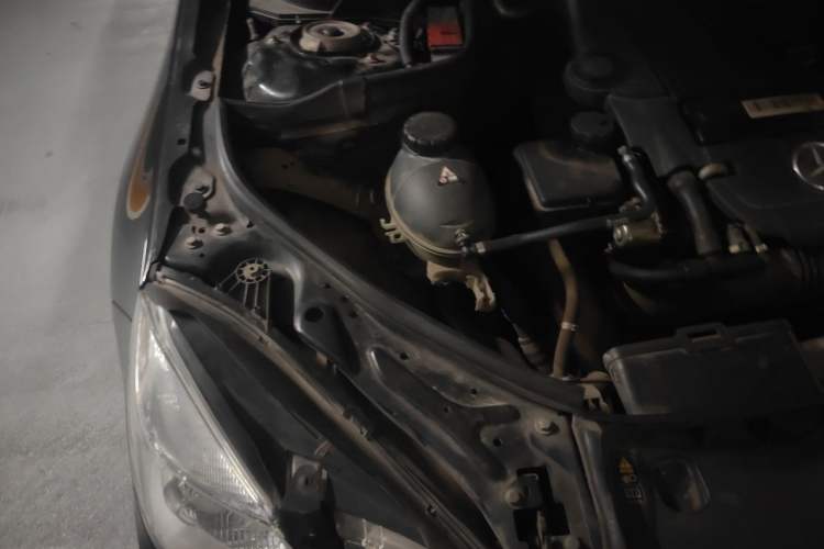 Used Mercedes-Benz E-Class 2013 E 260 L CGI Stylish Model Engine Bay Right