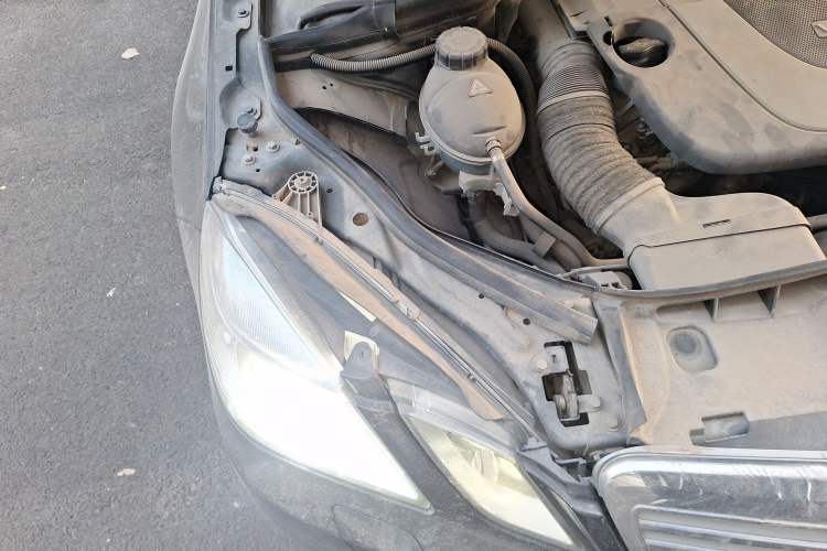 Used Mercedes-Benz E-Class 2013 E 300 L Elegant Model Engine Bay Right