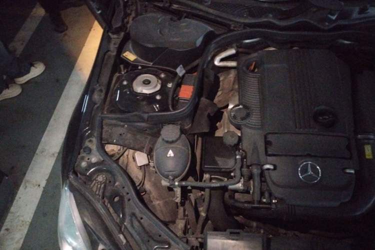 Used Mercedes-Benz E-Class 2013 E 260 L CGI Elegant Model Engine Bay Right
