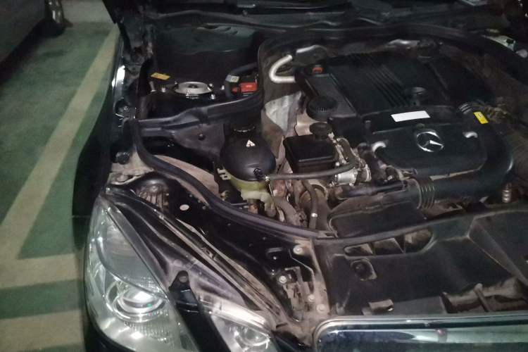 Used Mercedes-Benz E-Class 2013 E 260 L CGI Stylish Model Engine Bay Right