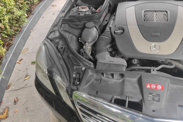 Used Mercedes-Benz E-Class 2013 E 300 L Stylish Luxury Model Engine Bay Right