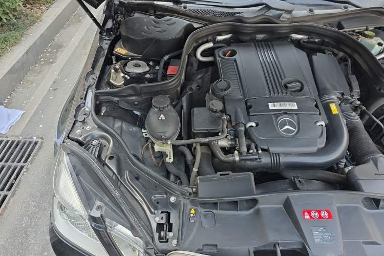 Used Mercedes-Benz E-Class 2013 E 260 L CGI Stylish Model Engine Bay Right