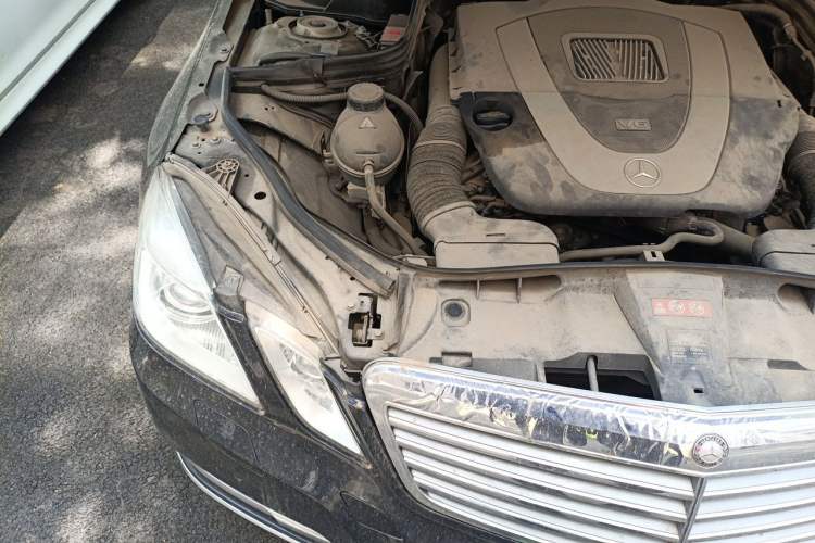 Used Mercedes-Benz E-Class 2013 E 300 L Elegant Model Engine Bay Right