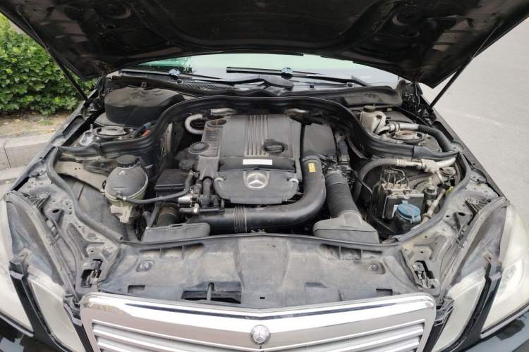 Used Mercedes-Benz E-Class 2013 E 260 L CGI Elegant Model Engine Bay