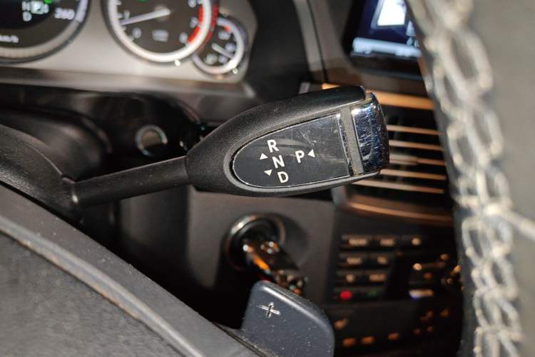 Used Mercedes-Benz E-Class 2013 E 260 L CGI Stylish Model Gear Lever