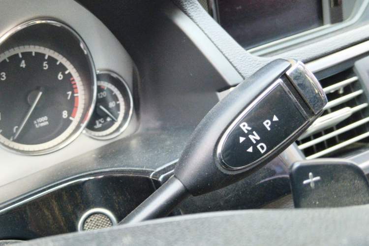 Used Mercedes-Benz E-Class 2013 E 260 L CGI Stylish Model Gear Lever