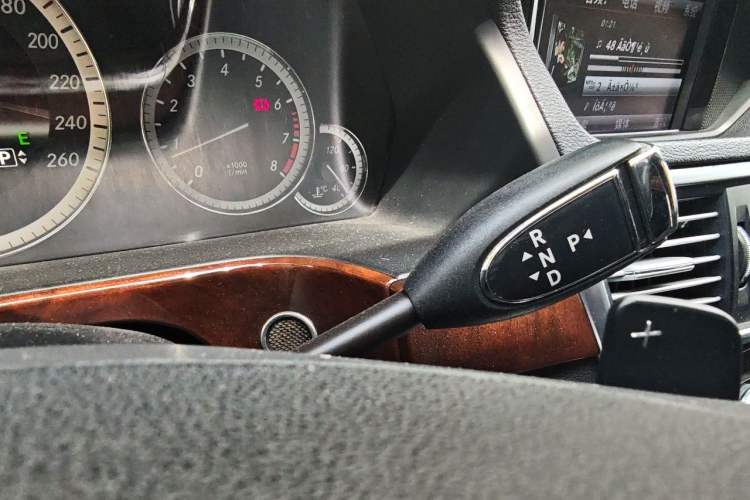 Used Mercedes-Benz E-Class 2013 E 260 L CGI Elegant Model Gear Lever