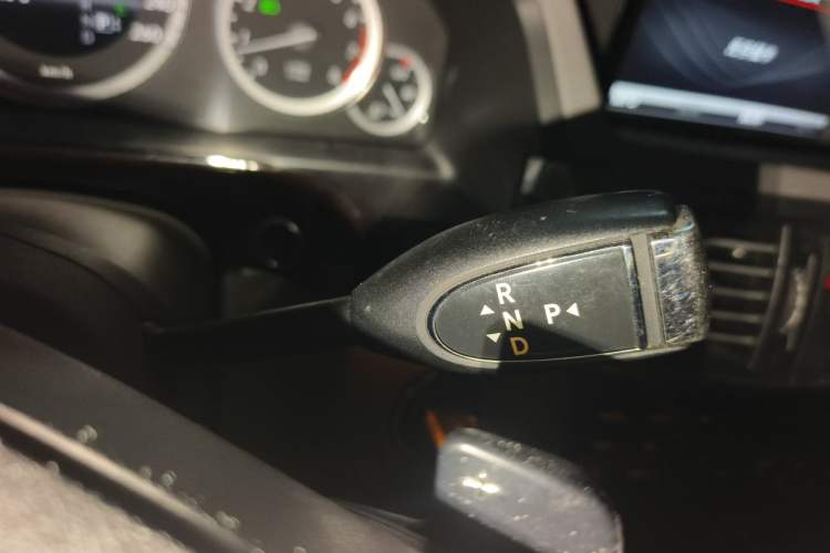 Used Mercedes-Benz E-Class 2013 E 260 L CGI Elegant Model Gear Lever