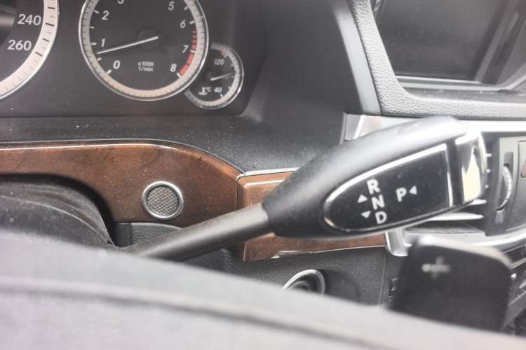 Used Mercedes-Benz E-Class 2013 E 260 L CGI Elegant Model Gear Lever