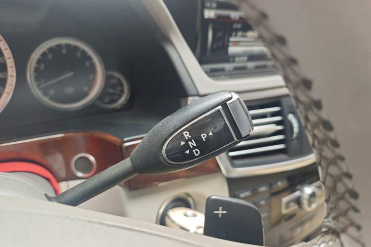 Used Mercedes-Benz E-Class 2013 E 260 L CGI Elegant Model Gear Lever