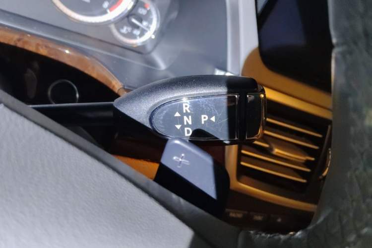 Used Mercedes-Benz E-Class 2013 E 260 L CGI Elegant Model Gear Lever
