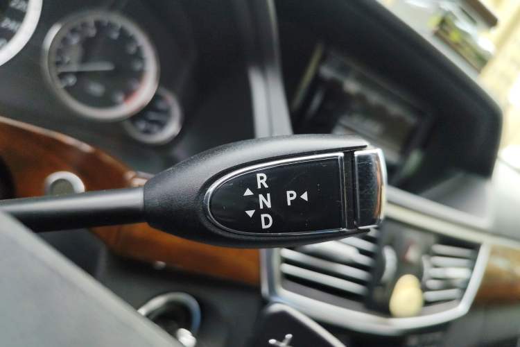 Used Mercedes-Benz E-Class 2013 E 300 L Elegant Model Gear Lever